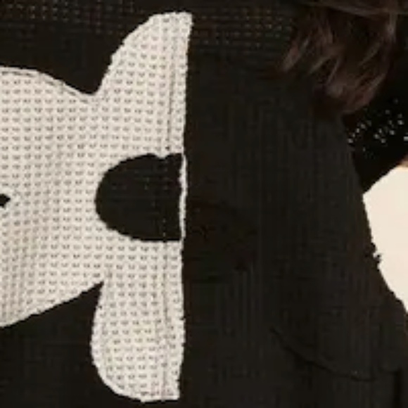 NEW! Davi & Dani Hoodie Oversized Knit Top with Flower Patch & Lace Sz’s L-M-S - Picture 3 of 12